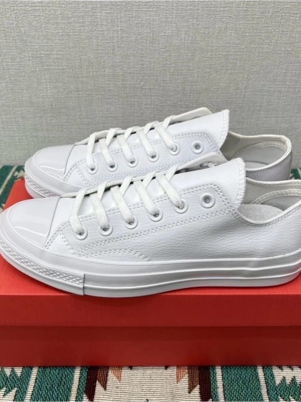 Converse Mens Classic Low-Top Leather Sneakers - White
